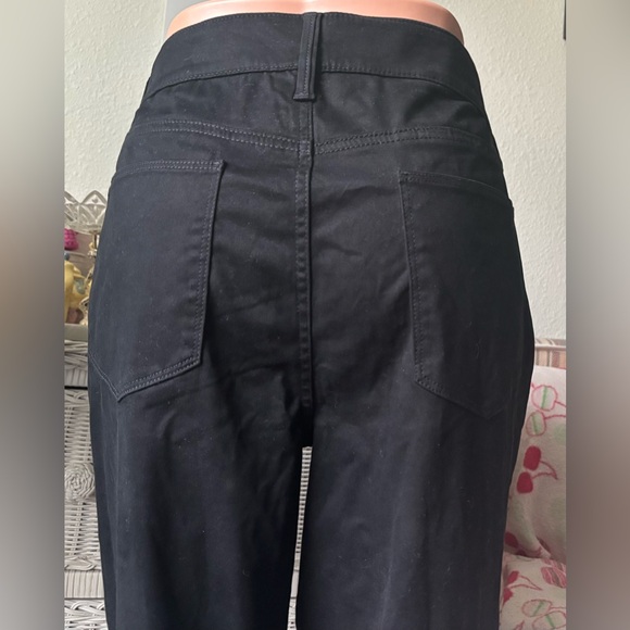 Chico’s 53% Cotton Blend mid rise skinny pants in black color Size 12R - Picture 4 of 8